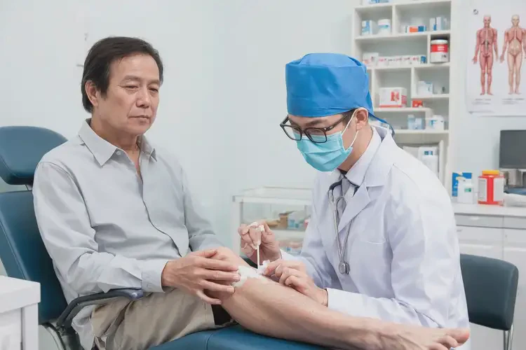 男人小腿上有濕疹可以治好嗎(圖3)