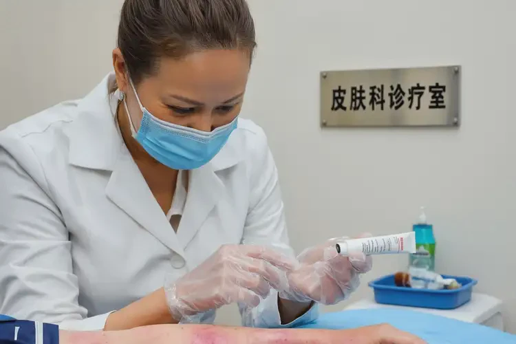 產(chǎn)婦手臂上長濕疹可以治好嗎(圖3)