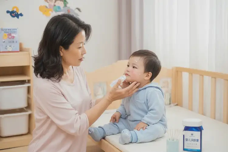 小孩屁股上偶尔起湿疹不管它会自己痊愈吗(图2)