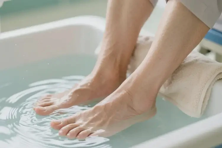 高龄老人脚上容易长湿疹可以治好吗(图2)