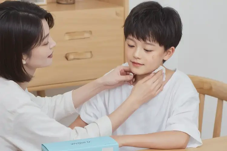 小儿脖子偶尔起湿疹能靠自己自愈吗(图3)