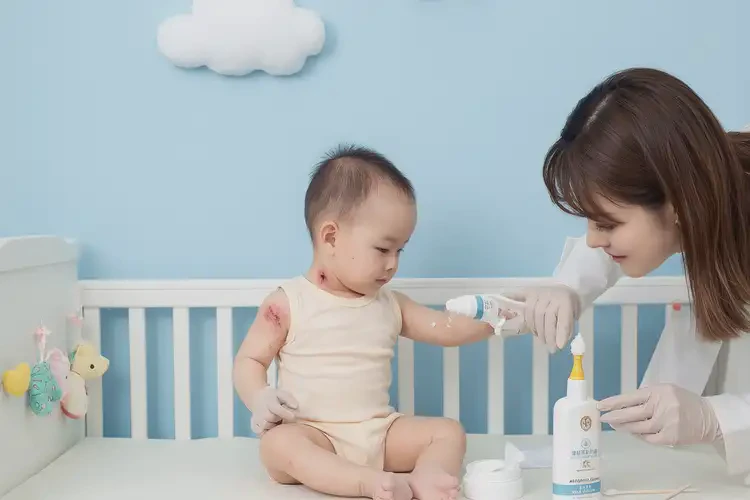 宝宝脖子上偶尔长湿疹能治好吗(图3)