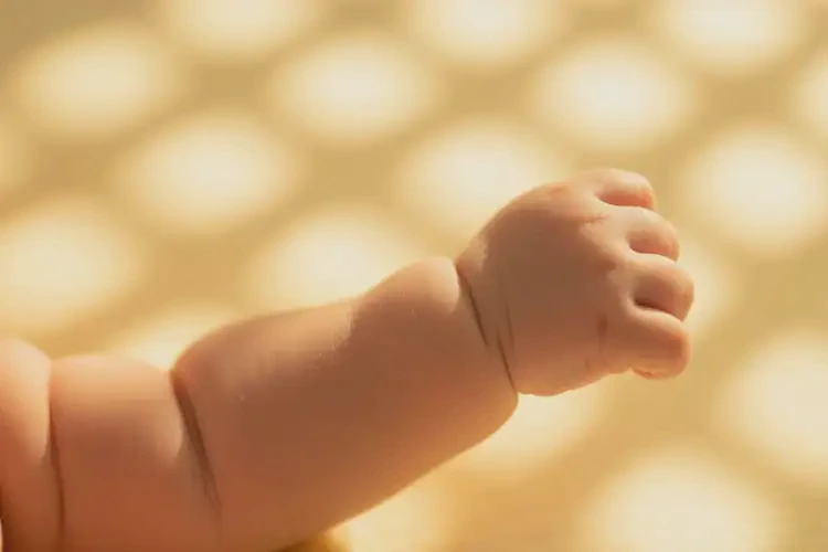 宝宝手臂容易起湿疹能治好吗(图2)