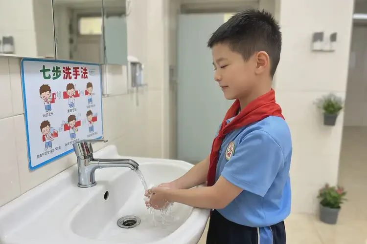 小学生手上长湿疹可以治好吗(图2)