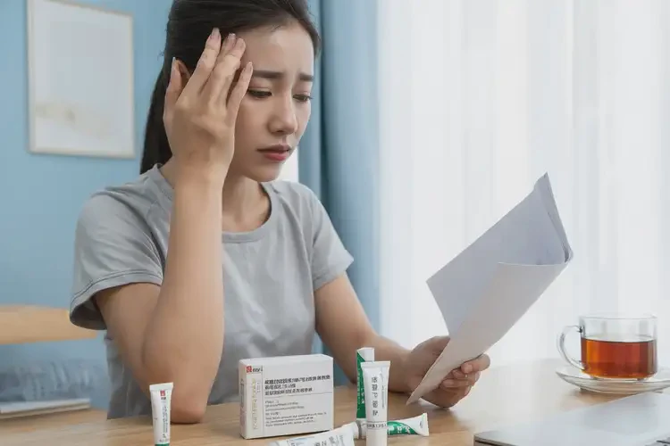 女性屁股容易长湿疹可以治好吗(图1)