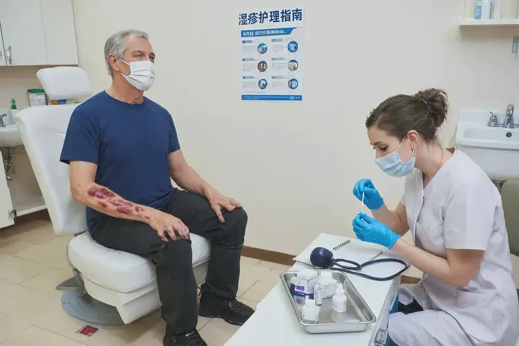 男人小腿上偶尔长湿疹可以治好吗(图3)