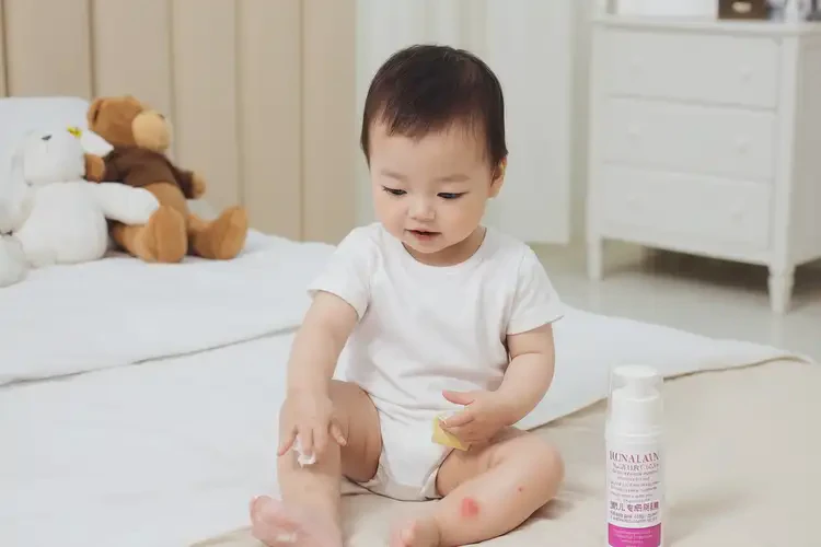 宝宝小腿偶尔长湿疹能治好吗(图1)