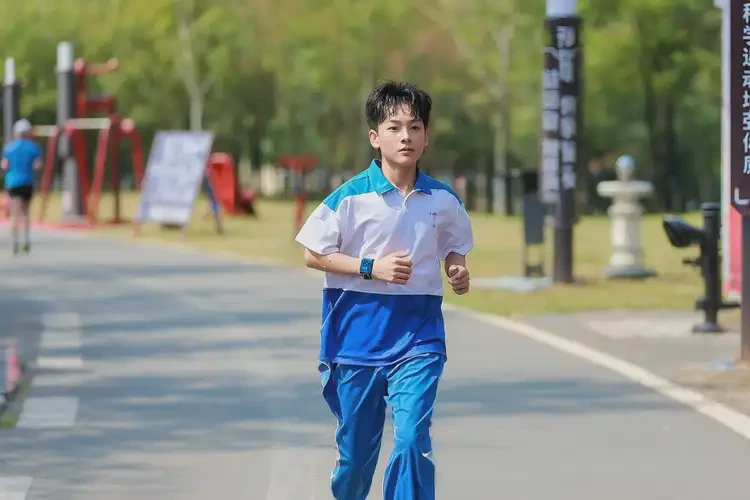 青少年手臂上出现湿疹可以治好吗(图1)