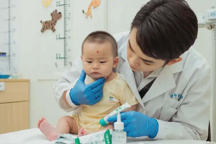 宝宝脖子有湿疹能治好吗(图3)