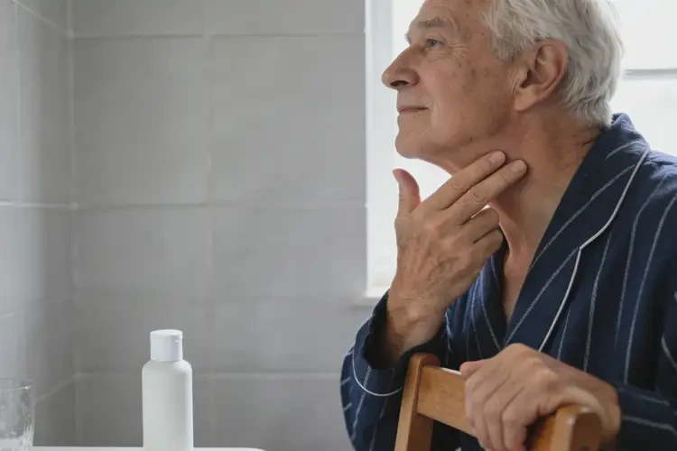 老年人脖子上出湿疹可以治好吗(图1)