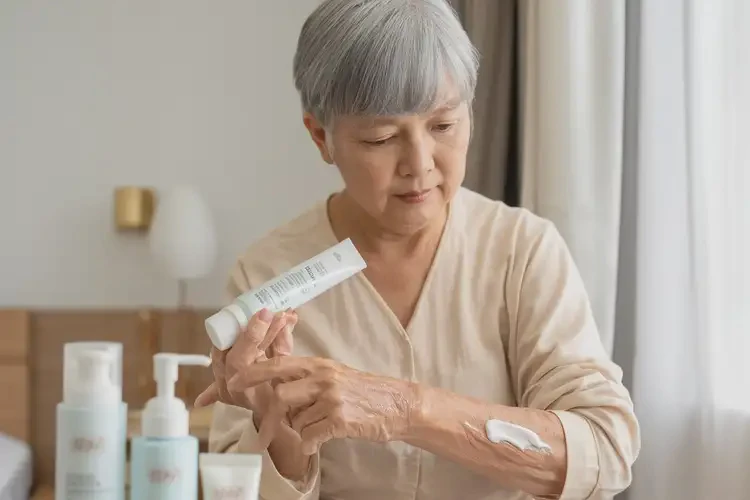 老人手臂上经常长湿疹可不可以彻底自愈(图3)