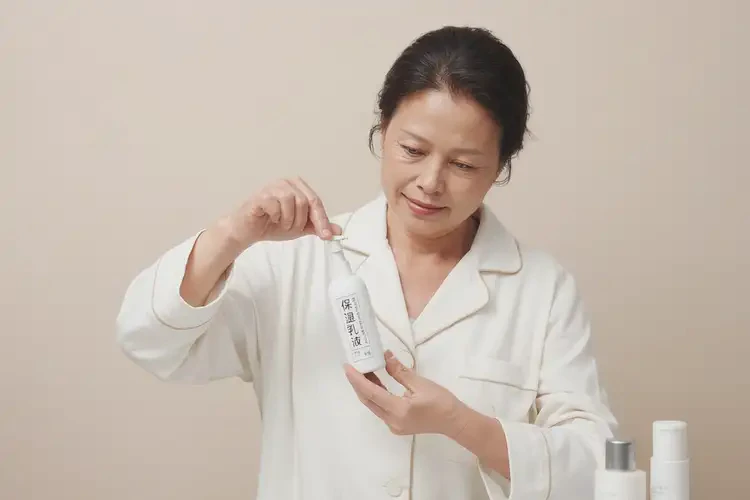 女生脖子上长湿疹能彻底自愈吗(图2)