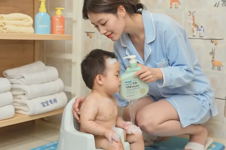 小儿手臂上起湿疹可以治好吗(图2)