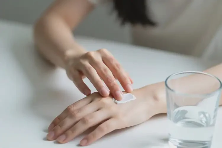 青年人手上偶尔长湿疹可以治好吗(图3)