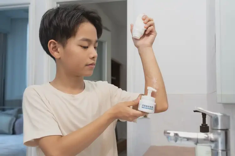 青少年手臂上经常长湿疹可以彻底自愈吗(图2)