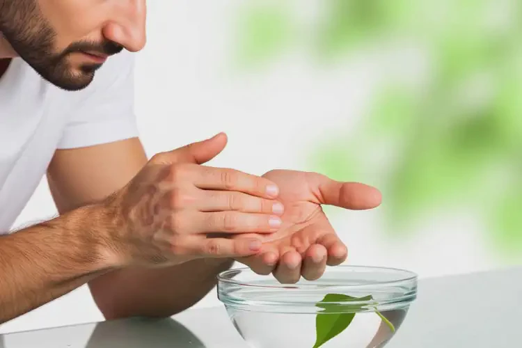 男性手上起湿疹可以治好吗(图1)