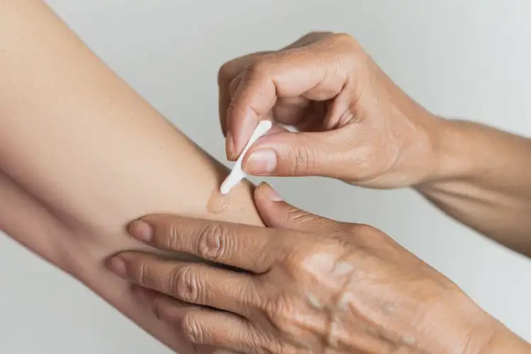 高龄老人手臂经常起湿疹可以治好吗(图2)