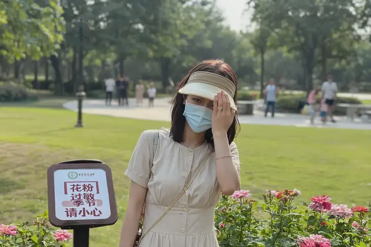 女性大腿偶尔长湿疹不管它会自己好吗(图3)