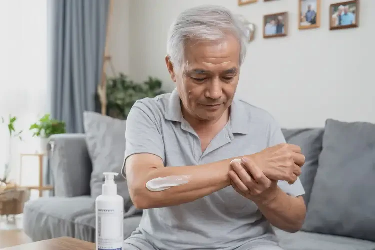 老年人四肢出湿疹不管它会自己自愈吗(图3)