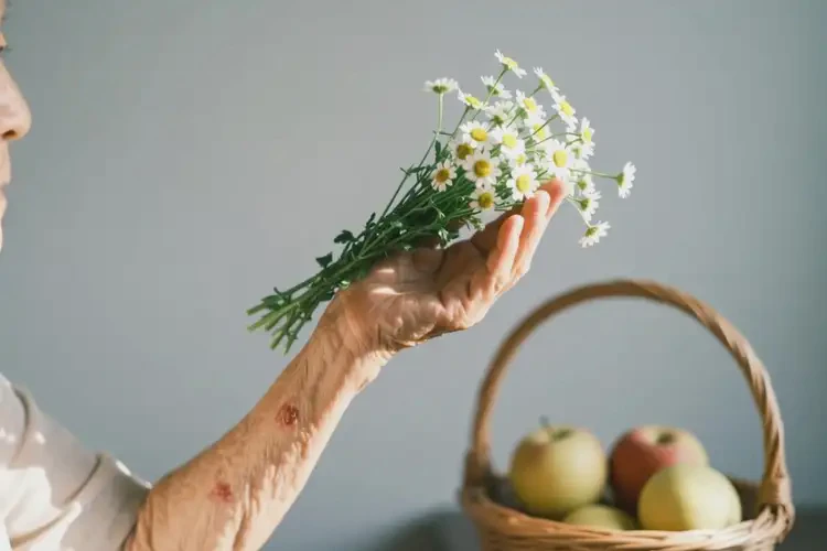 老年人手臂经常起湿疹可以治好吗(图2)