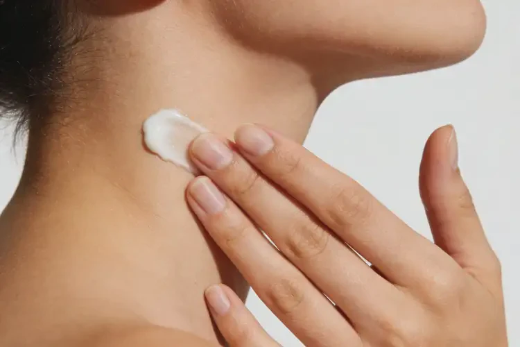 女人脖子容易长湿疹可以治好吗(图1)