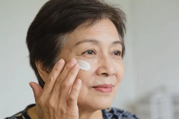 老年人脸上起湿疹能够彻底治愈吗(图2)