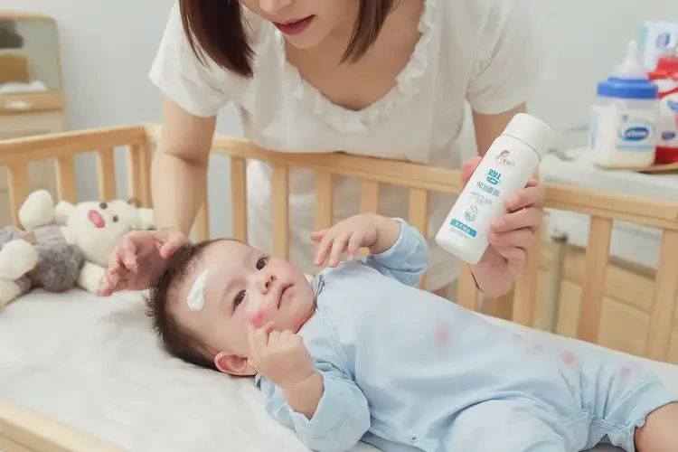 宝宝肚子容易长湿疹能治好吗(图1)
