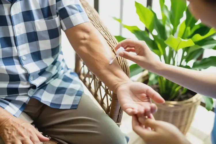 高龄老人手臂长湿疹可以治好吗(图3)