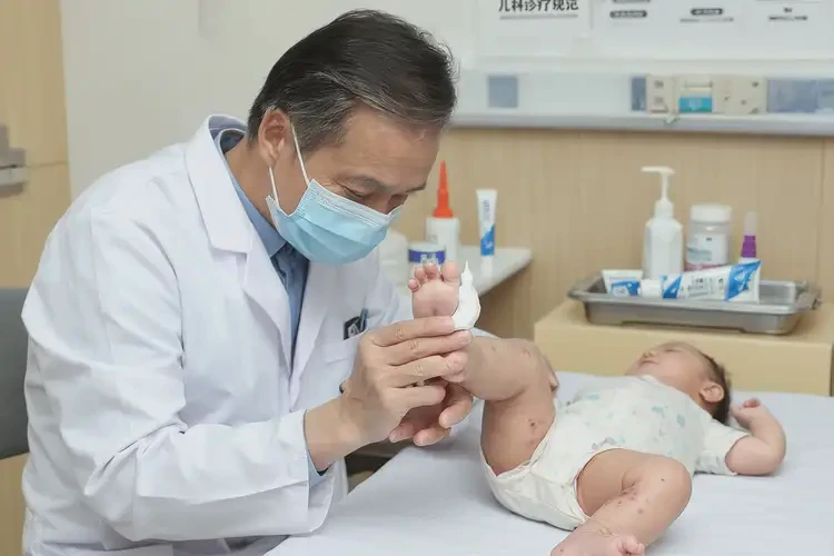 婴幼儿脚上经常长湿疹能治好吗(图3)