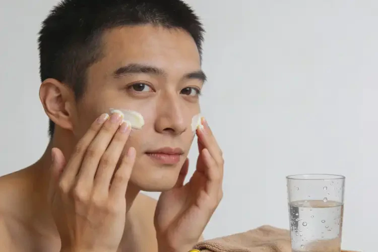 男人面部容易长湿疹可不可以彻底自愈(图3)