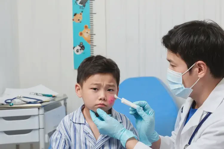 小儿脚上偶尔长湿疹可以治好吗(图3)