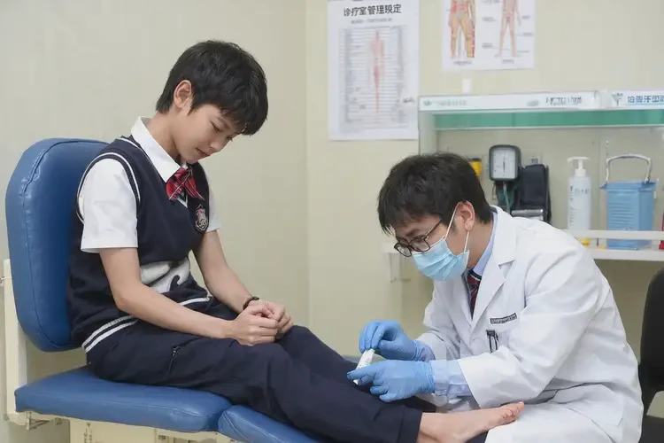 青少年脚上容易起湿疹可以治好吗(图3)