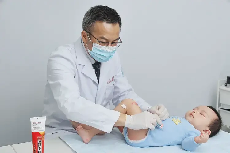 婴幼儿脖子上经常起湿疹能治好吗(图3)