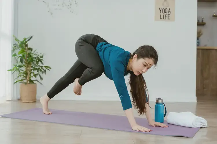 女生脸上偶尔长湿疹可以彻底自愈吗(图1)