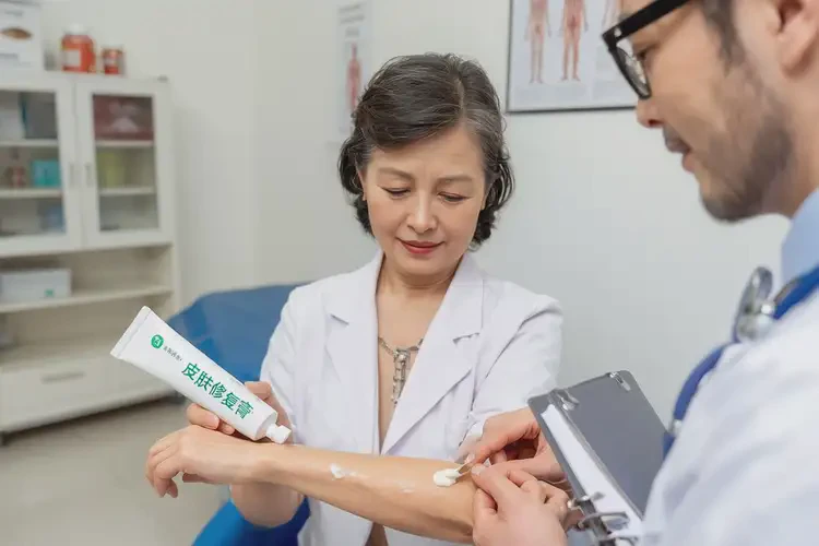 哺乳期妈妈手臂上经常起湿疹可以治好吗(图4)