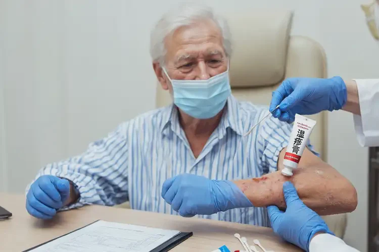 老人屁股起湿疹能治好吗(图4)