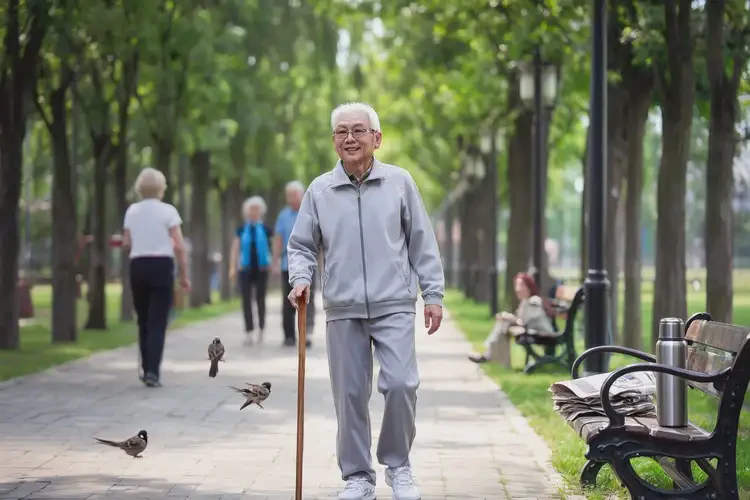 老年人肚子偶尔长湿疹能治好吗(图1)