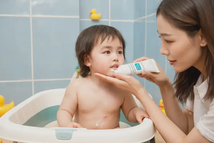 儿童脖子出现湿疹能治好吗(图1)