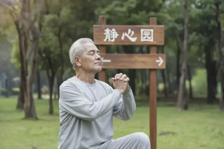 老年人肚子上容易起湿疹能治好吗(图1)