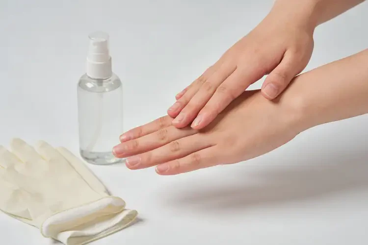 女性手上偶尔长湿疹能治好吗(图3)