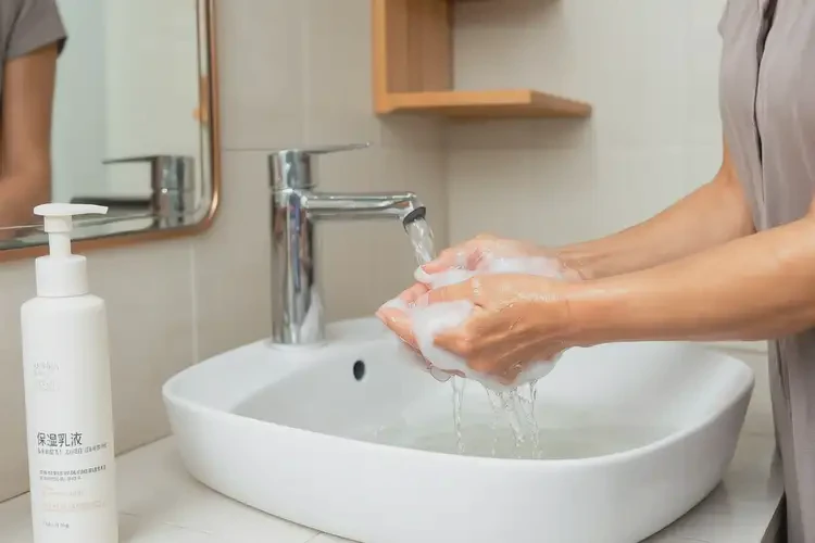 女性手上容易长湿疹能治好吗(图3)