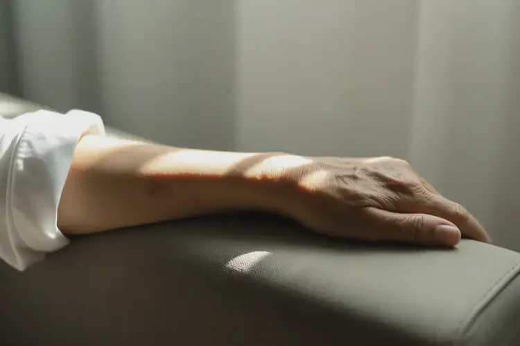 老人手臂上出湿疹能治好吗(图2)