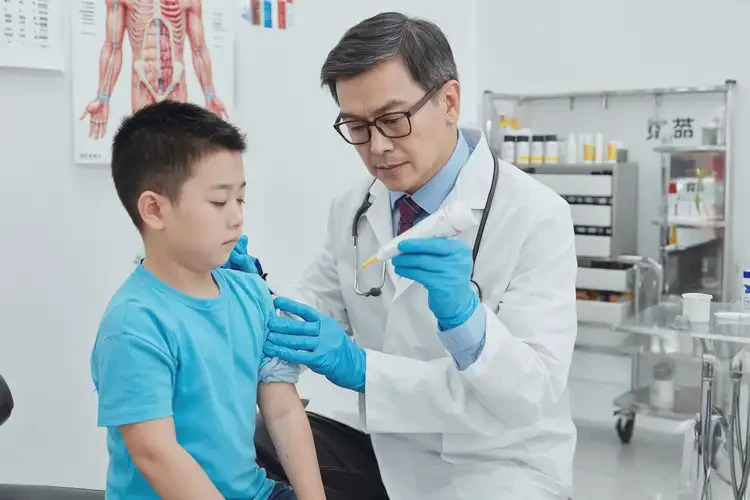 孩子手臂上容易起湿疹能治好吗(图3)