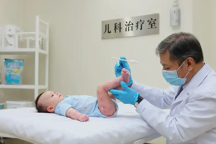 婴儿小腿偶尔起湿疹可不可以彻底自愈(图2)