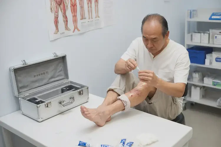 男性小腿上出现湿疹能治好吗(图1)