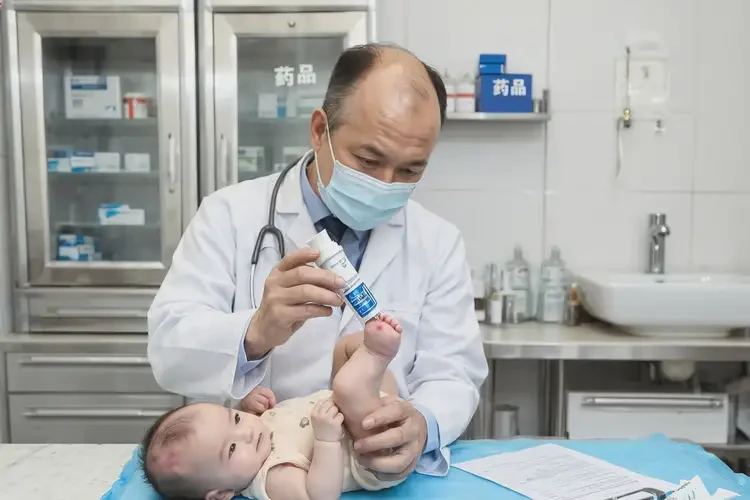 婴幼儿脚上偶尔长湿疹能治好吗(图2)