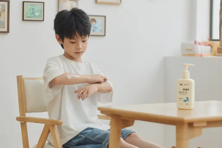 小孩手臂长湿疹能治好吗(图2)