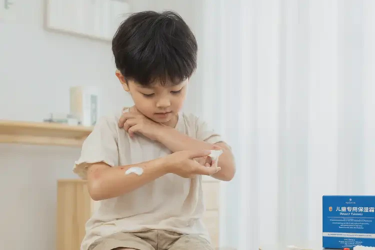 儿童脖子上有湿疹能治好吗(图2)