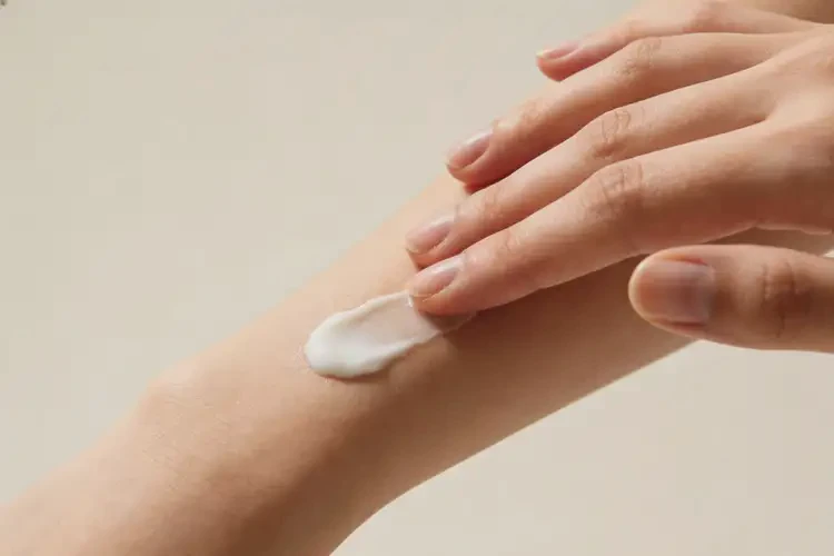 女性手臂上偶尔起湿疹能治好吗(图3)