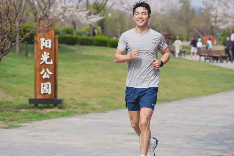 男生手臂经常起湿疹可以治愈吗(图3)